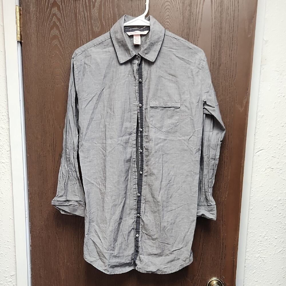 Men's Gray Button-Up Shirt